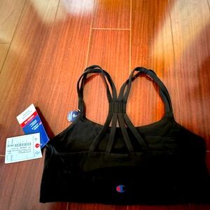 Set of workout clothes womens size M, 2 capri pants and 2 new with tags bra